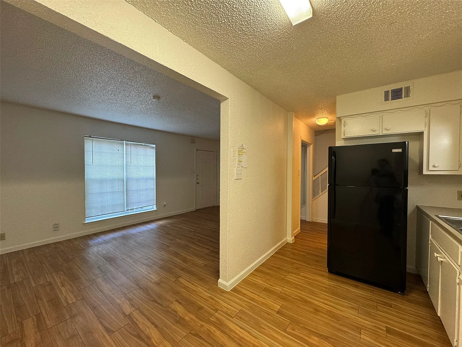 2 bed, 1.5 bath, 943 sqft, $1,667 — Photo 4