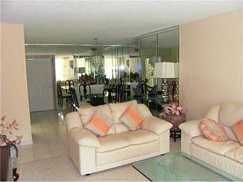 1st image of 100 Bayview Dr APT 518