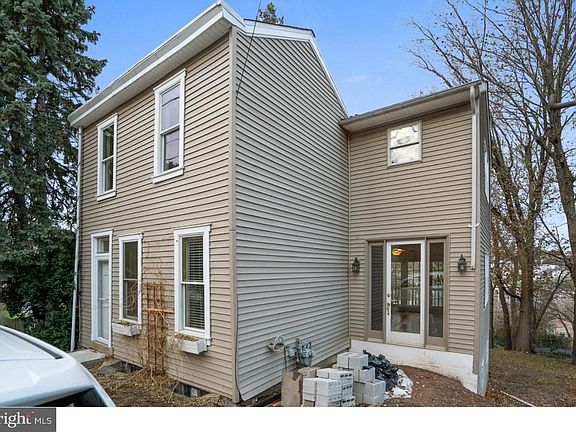 3rd image of 47 Price St