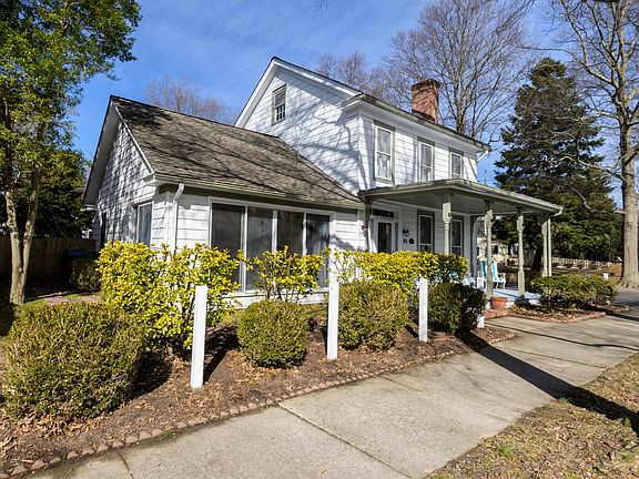 111 East Chestnut Street, front view