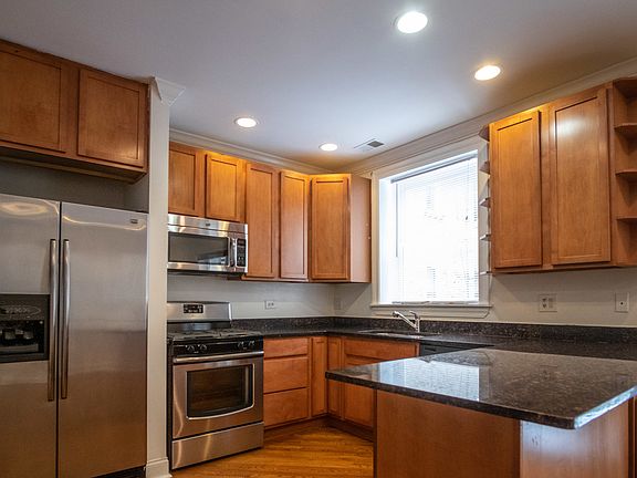 5th image of 2319 W Rosemont Ave Unit 1