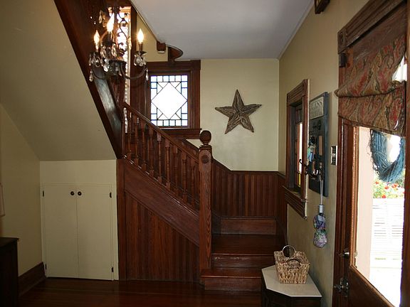 2nd image of 1019 Kirby St