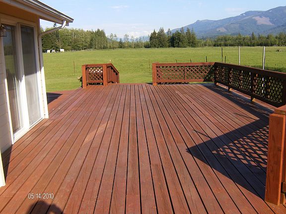 Huge deck for BBQ'ing