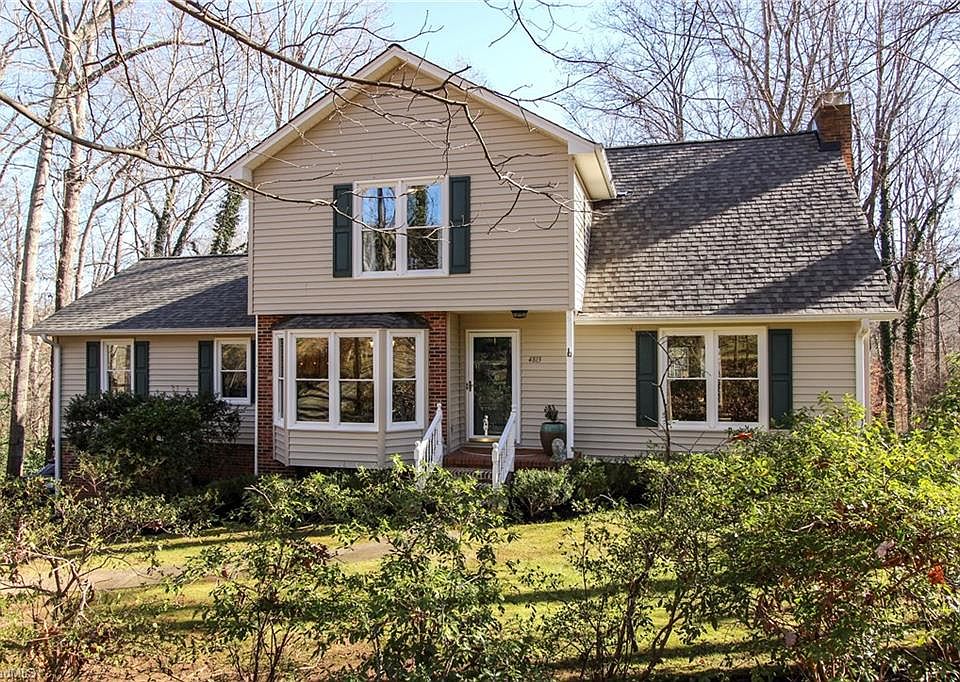 2nd image of 4813 Selwyn Dr