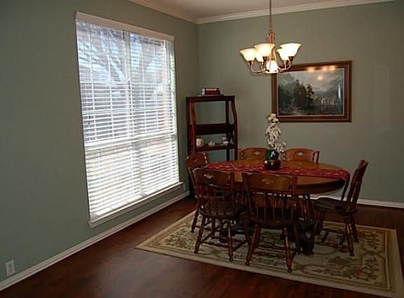 5th image of 704 Oakley Dr