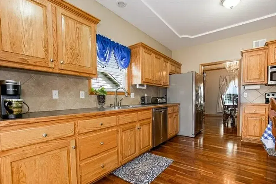4 bed, 1692 sqft, $2,350 — Photo 3