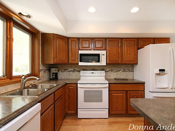 5th image of 7070 Treetop Ln NE #29