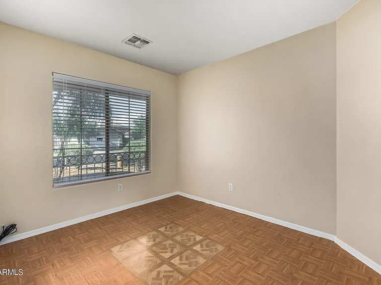 1525 W Burgess Ln — Photo 20