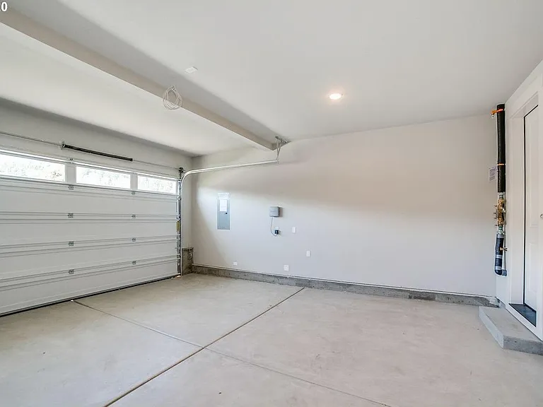 1530 NE 37th Ave — Photo 21