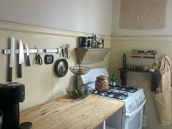4th image of 1461 W Summerdale Ave APT 2A