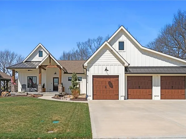 4836 NE Jamestown Dr, Lees Summit, MO 64064
