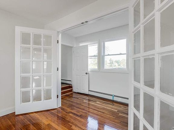3rd image of 82 Udalia Ct