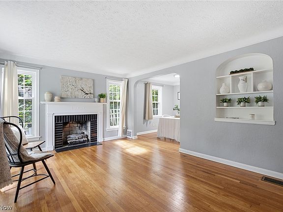 3rd image of 3556 Meadowbrook Blvd