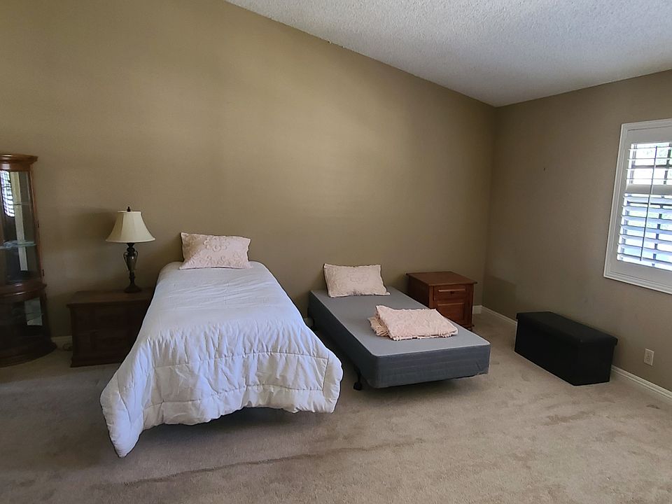 Large Master Bedroom overlooking pool and mountain view (except there's a queen bed now)