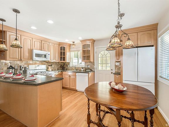 4th image of 716 Wentworth Ln