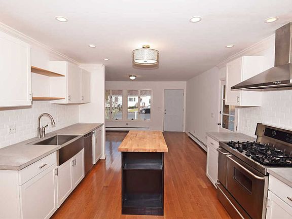4th image of 145 N Clinton Ave