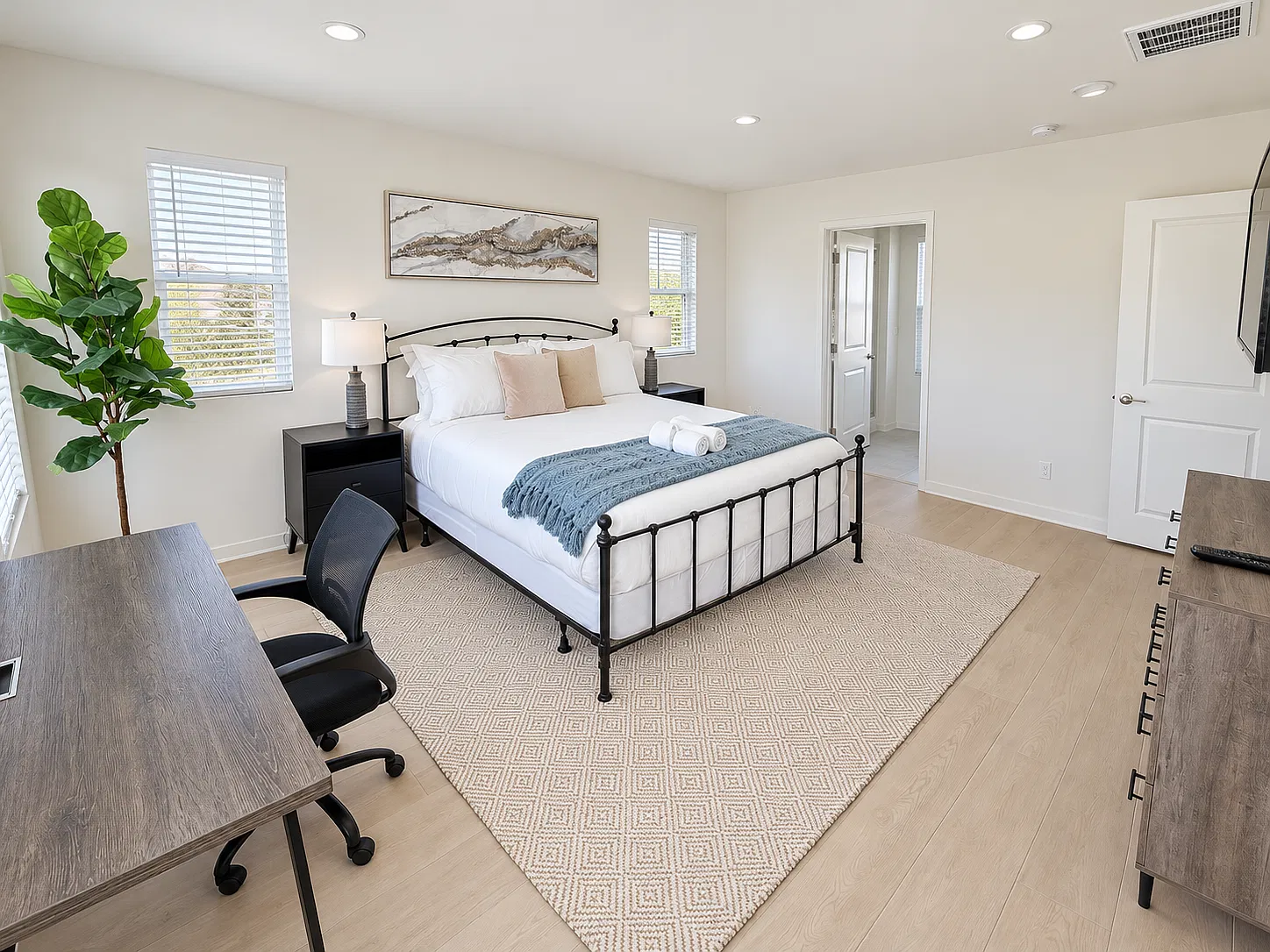3 bed, 2.5 bath, 1640 sqft, $5,800 — Photo 3