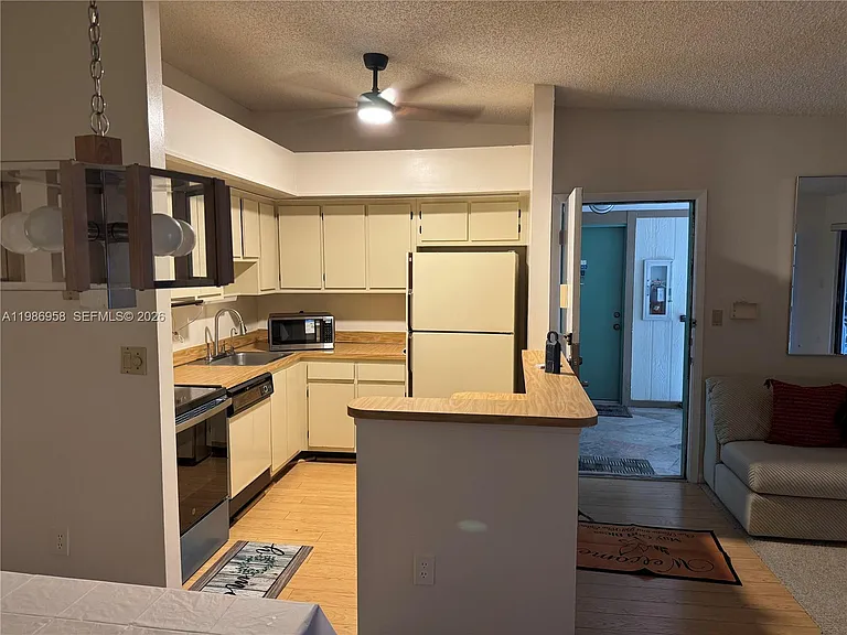 10419 E Clairmont Cir #205 — Photo 11
