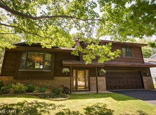 5883 Alameda St, Shoreview, MN 55126