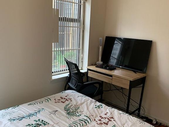 4th image of 7 Saint Marks Pl APT 20