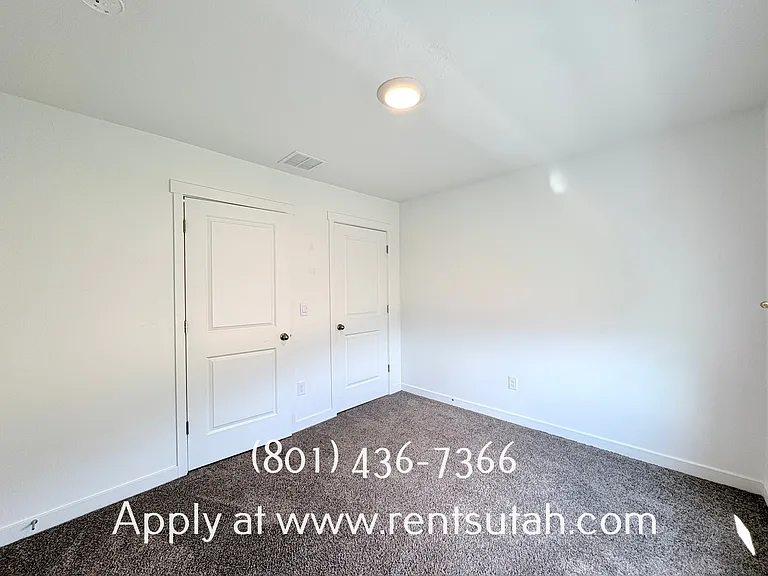 647 W Raintree Ln — Photo 22