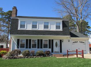 951 Red Oak Cir, Newport News, VA 23608
