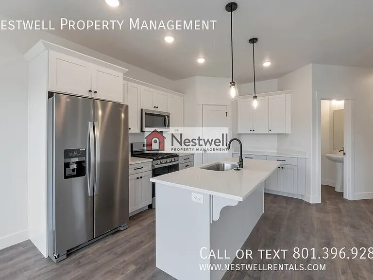 883 N Portman Way — Photo 3