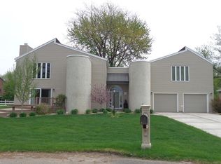305 Pheasant Dr, Grand Island, NE 68801