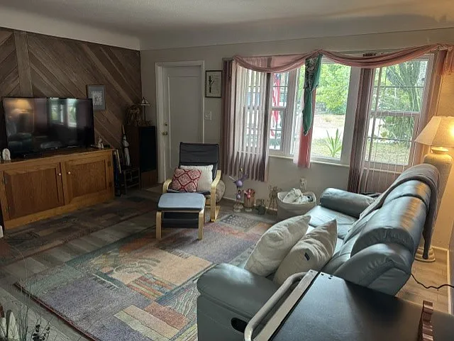 3 bed, 1750 sqft, $1,000 — Photo 3