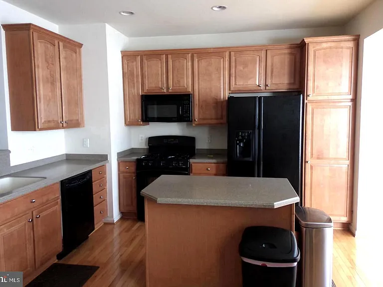16606 Barge Cir — Photo 3