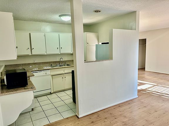 4th image of 11843 Dorothy St APT 4