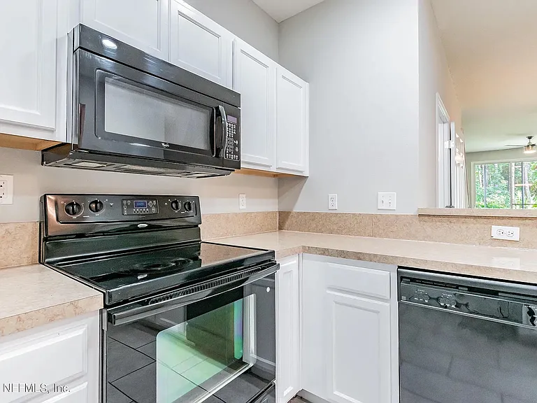 5924 Bartram Village Dr — Photo 6