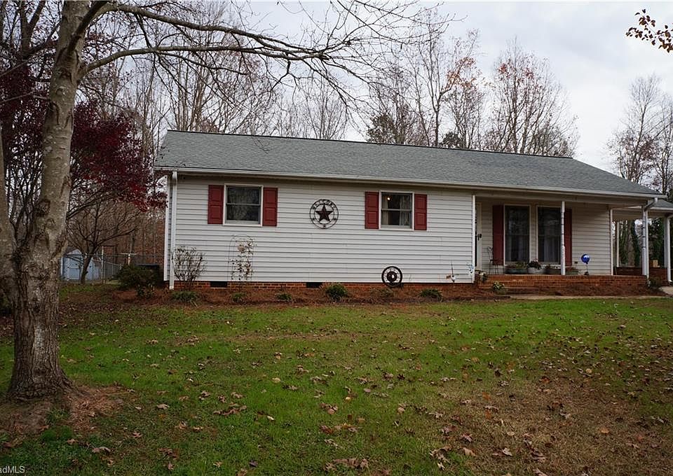 1st image of 551 Oakwood Cres