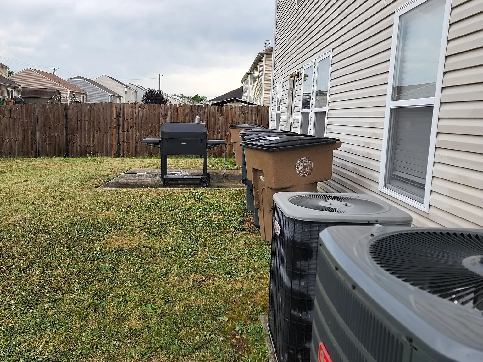 4 bed, 3050 sqft, $3,300 — Photo 2