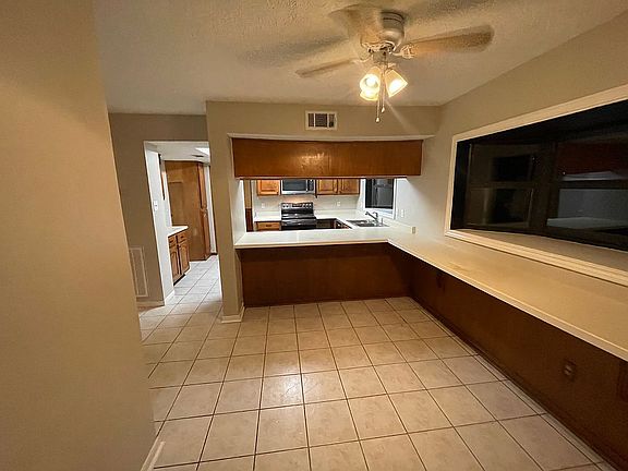 5th image of 232 E Castle Harbour Dr