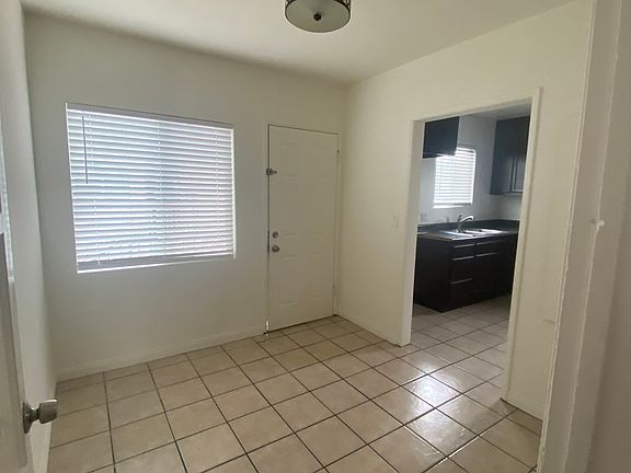 3rd image of 1000 S Inglewood Ave #D