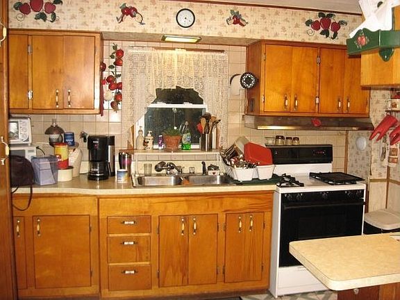 3rd image of 187 Woodland Ave