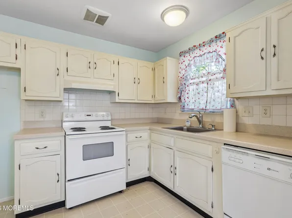791 Hudson Parkway, Whiting, NJ 08759