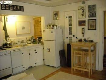 2nd image of 2829 SE Belmont St APT 201