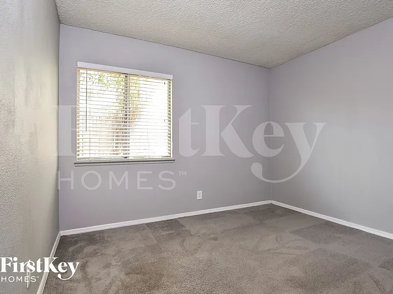 1613 Amboy Dr — Photo 12