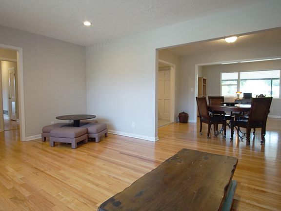 4th image of 1055 Cathcart St
