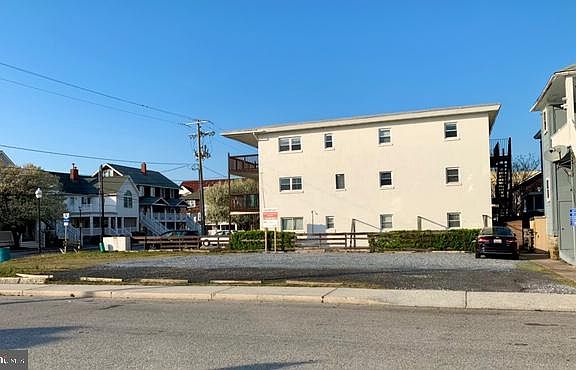 4th image of 8 10th St