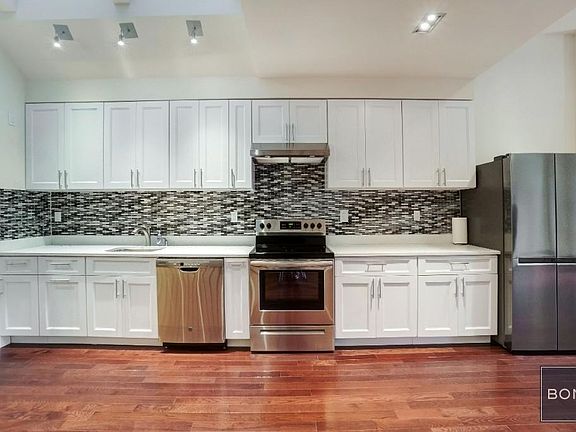 3rd image of 932 8th Ave #Penthouse
