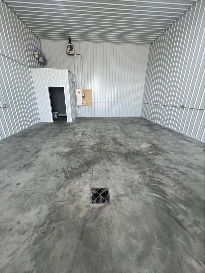 Shop Space — Photo 3