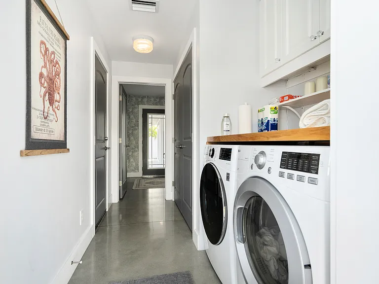 330 N Tessier Dr — Photo 16