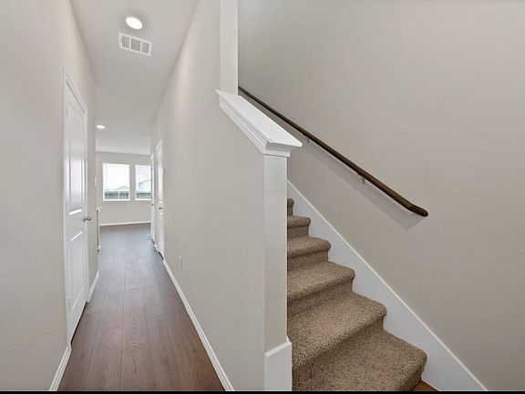 3rd image of 519 Azalea Rd