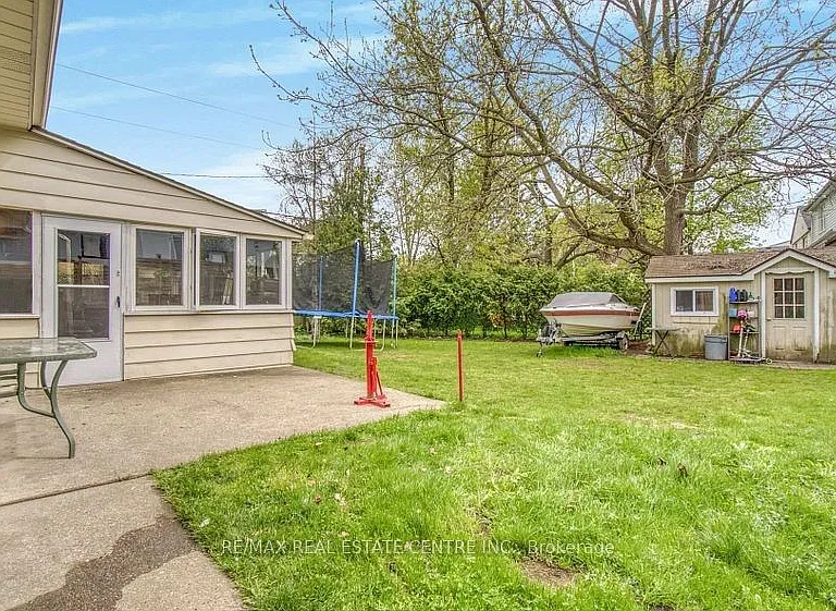 314 Strathcona Dr — Photo 34