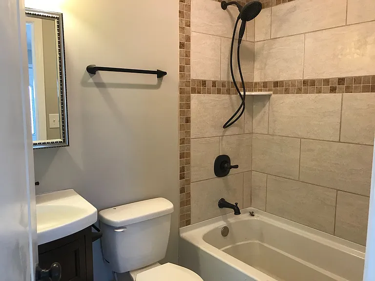 904 Snow St — Photo 13