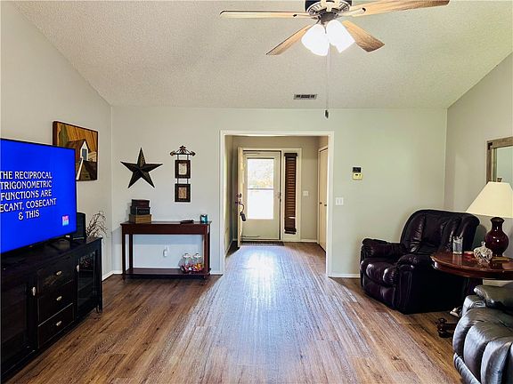 5th image of 3406 W Beech Dr