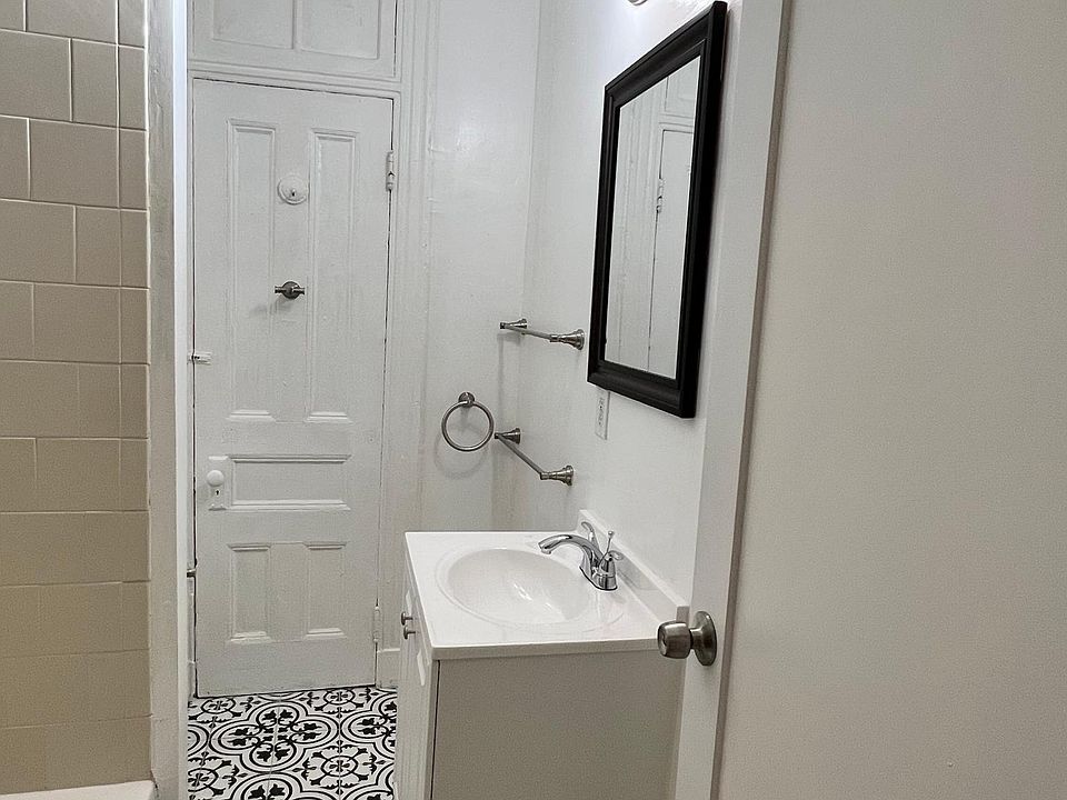 1st image of 150 Littleton Ave #1